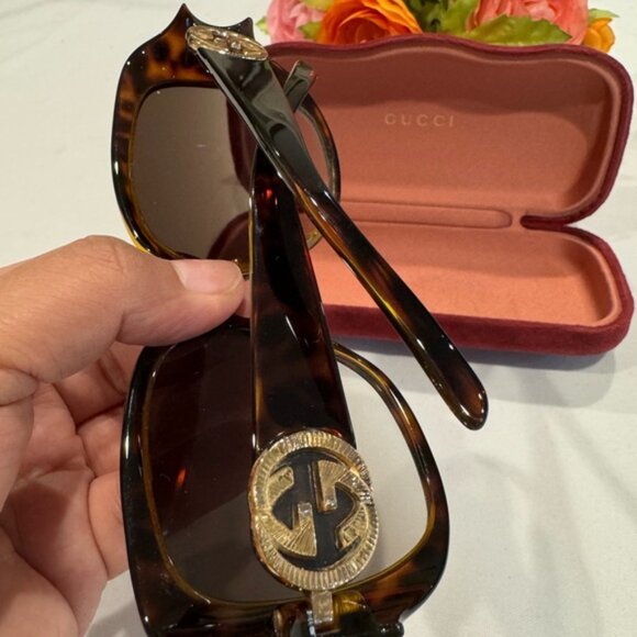 Authentic Gucci sunglasses with case - Picture 5 of 11